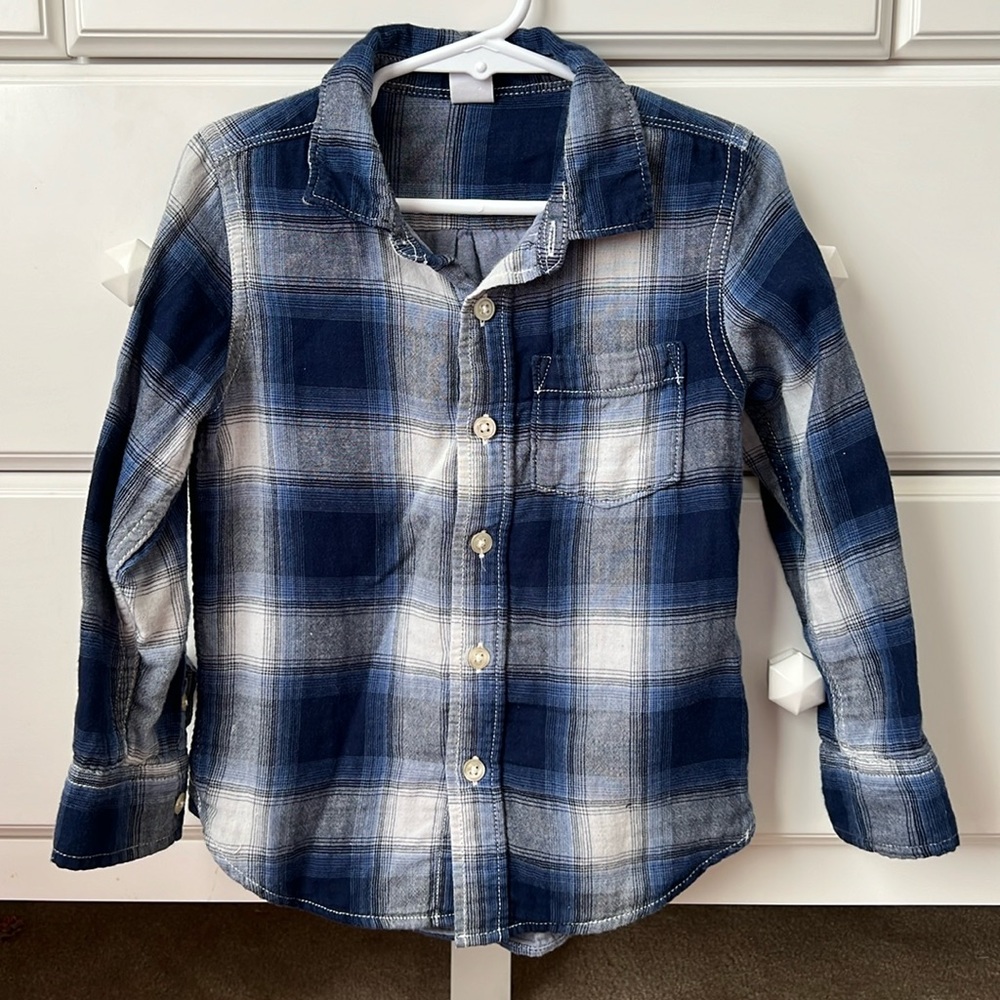 Baby gap toddler boys long sleeve blue plaid button down. Size 4t.